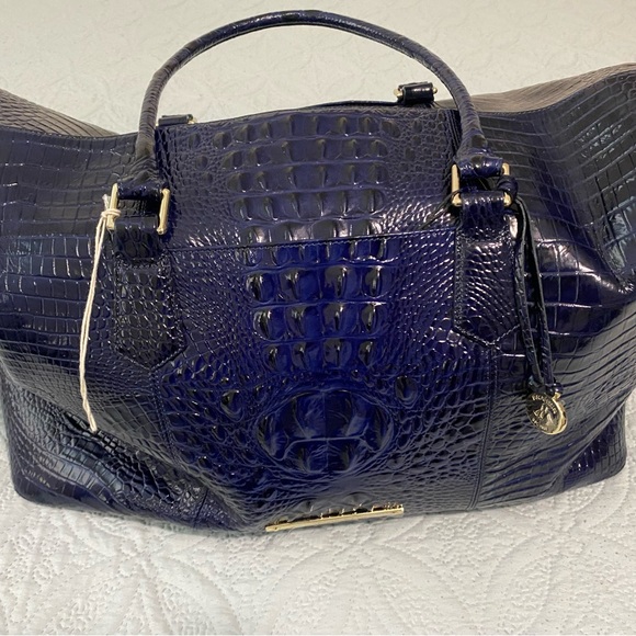 Elegant Navy Crocodile-Embossed Women's Bag - Picture 3 of 6